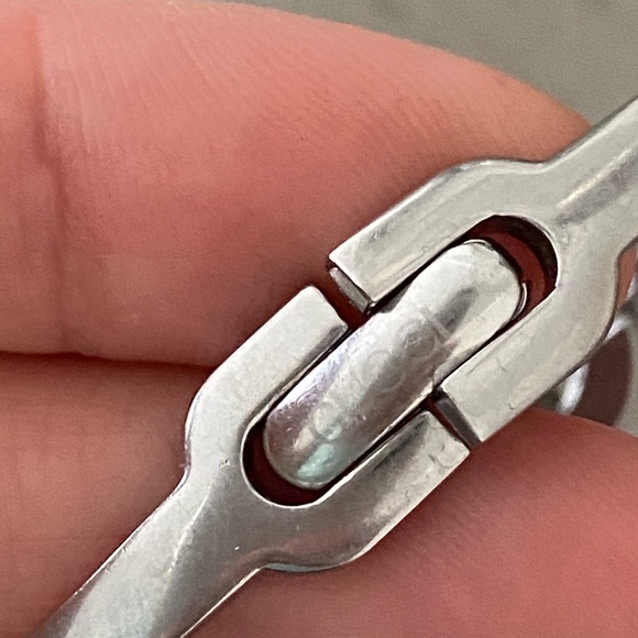 Ladie’s Rectangular Gucci Timepiece 6800L - Picture 7 of 7